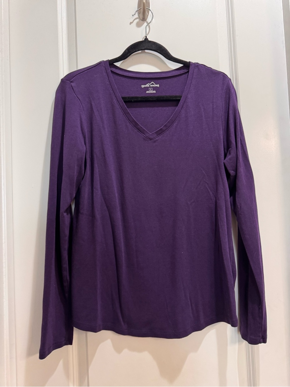 Eddie Bauer Purple V Neck Tee Large Long Sleeve Armpit To Armpit 20” Length 26”